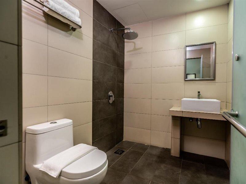 Orange Hotel Kota Kemuning @ Шах Алам Екстериор снимка